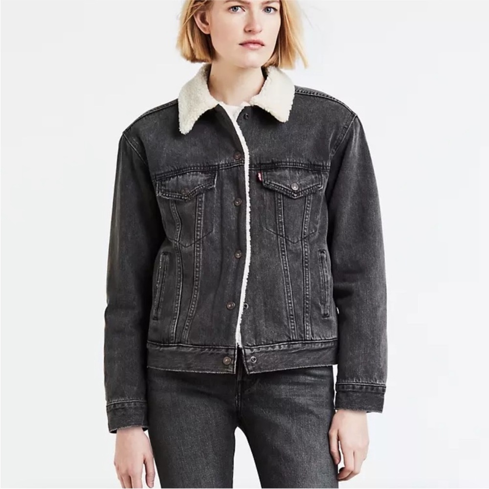 NWT Levi's Black Washed Denim Sherpa Trucker Jacket